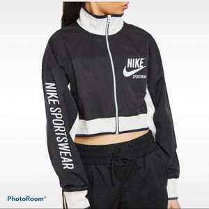 Nike L cropped active crop jacket